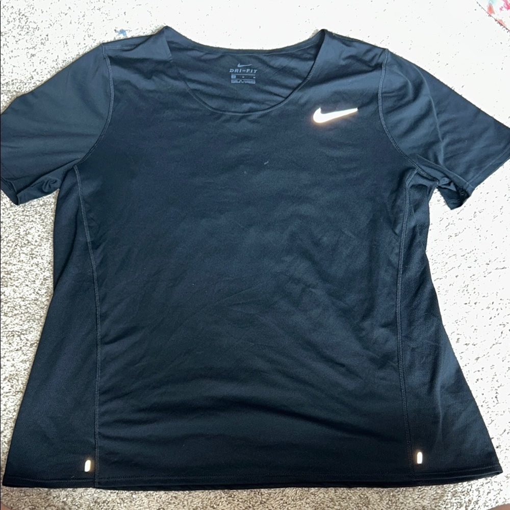 Nike Women's Black Short Sleeve Tee
